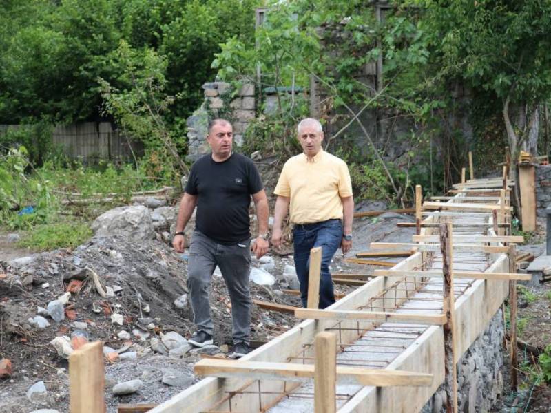 ქალაქ ცაგერში მიმდინარეობს ძველი სასაფლაოს შემოღობვის  სამუშაოები